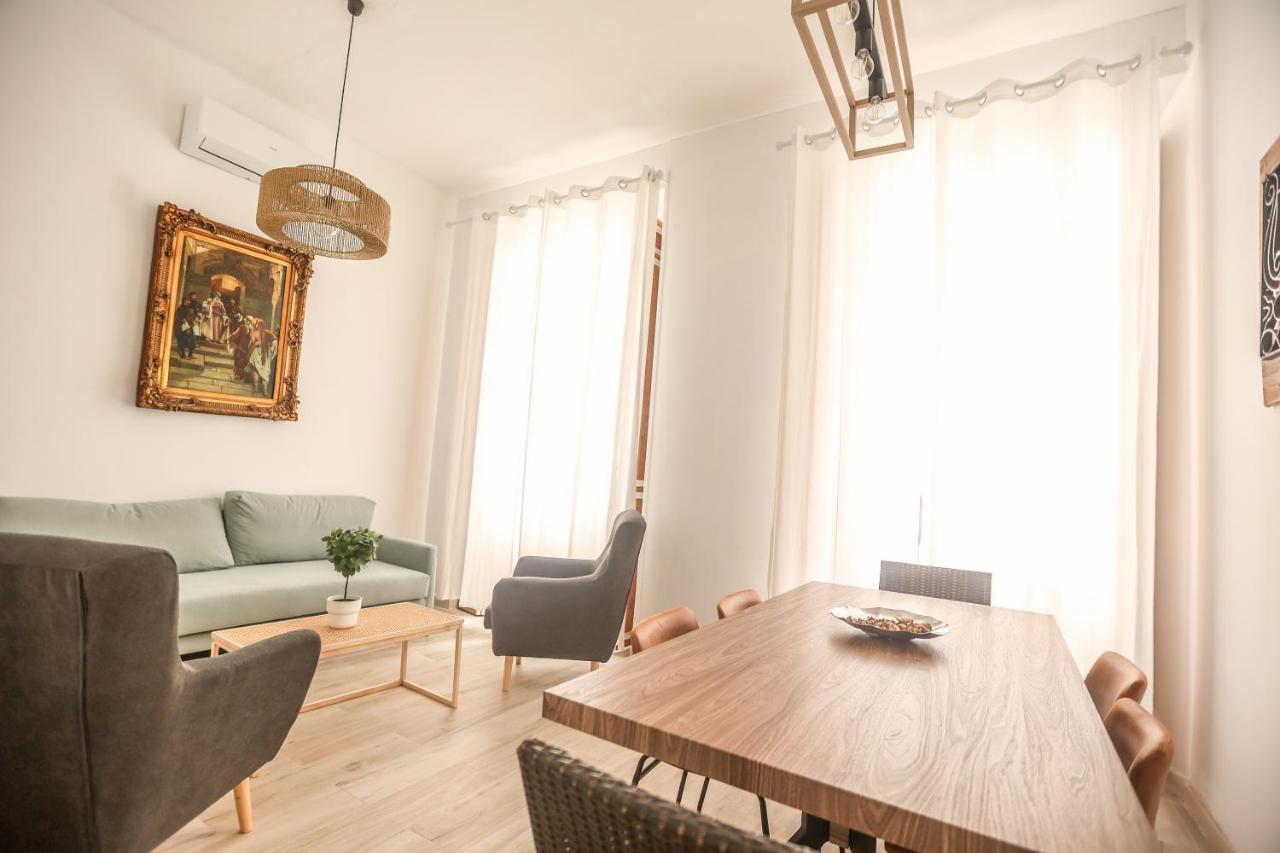Apartamentos Catedral Малага Екстер'єр фото