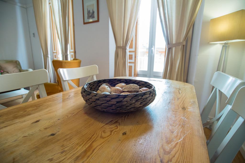 Apartamentos Catedral Малага Екстер'єр фото